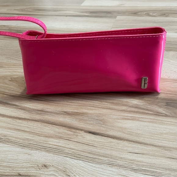 Clinique Pink Cosmetic Bag - Picture 2 of 6